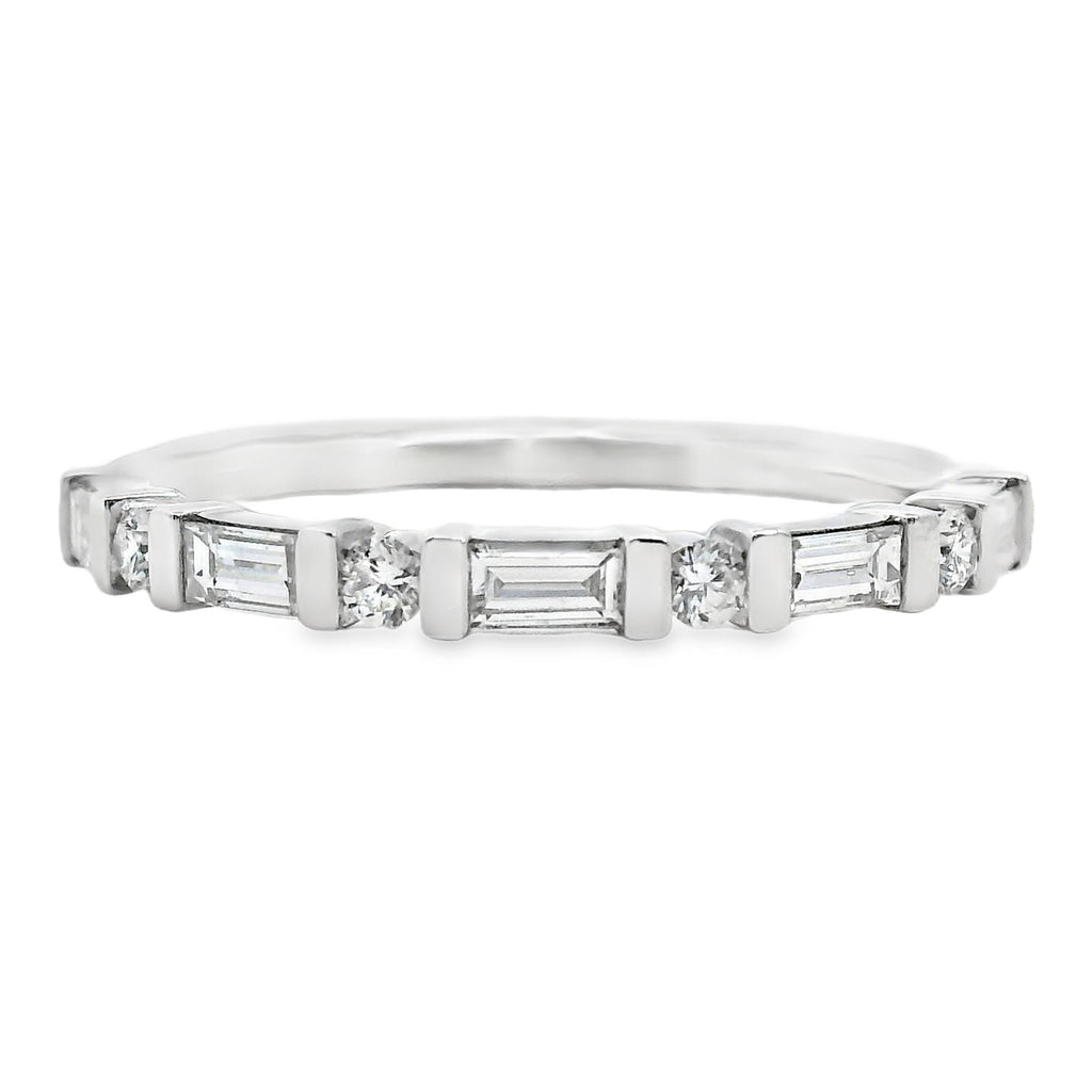 18ct White Gold Bar Set Baguette And RBC Diamond Ring