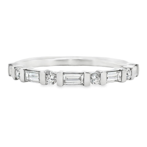 18ct White Gold Bar Set Baguette And RBC Diamond Ring
