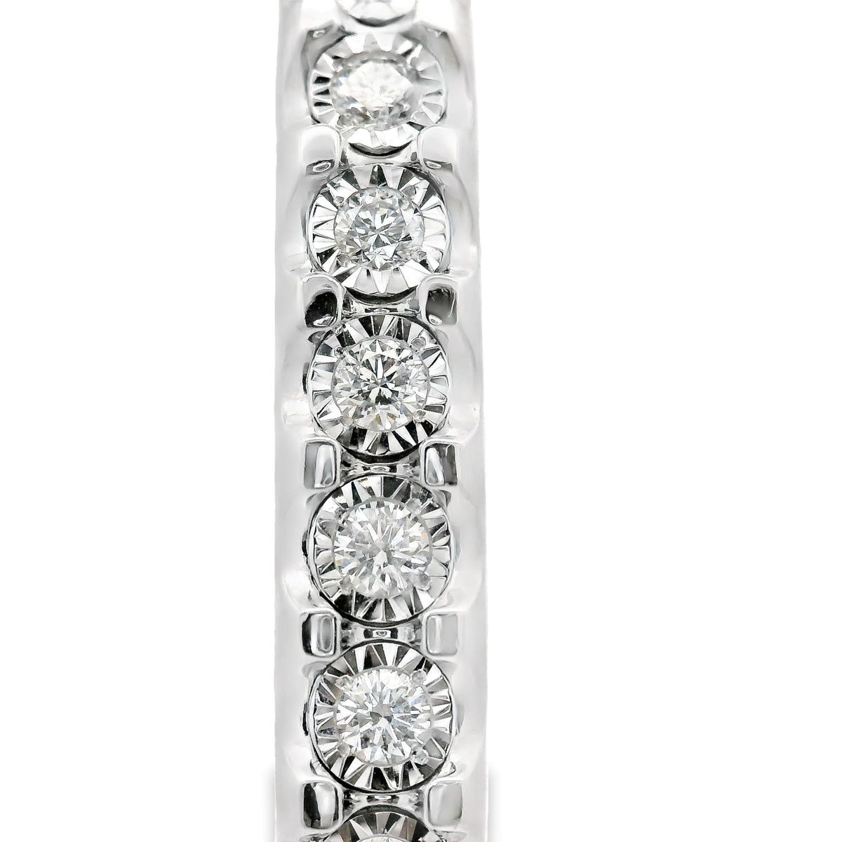 9ct White Gold Natural Diamond Flash Cut Illusion Set Bangle 0.90ct TDW