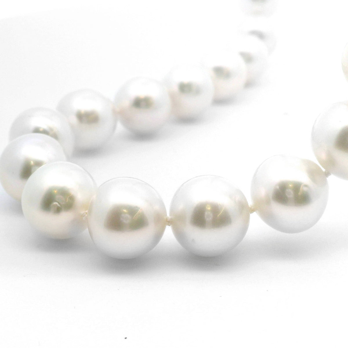 18ct Yellow Gold Clasp South Sea Pearl Strand Necklace