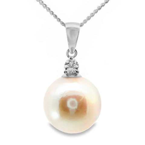9ct White Gold Freshwater Pearl And Lab Grown Diamond Pendant